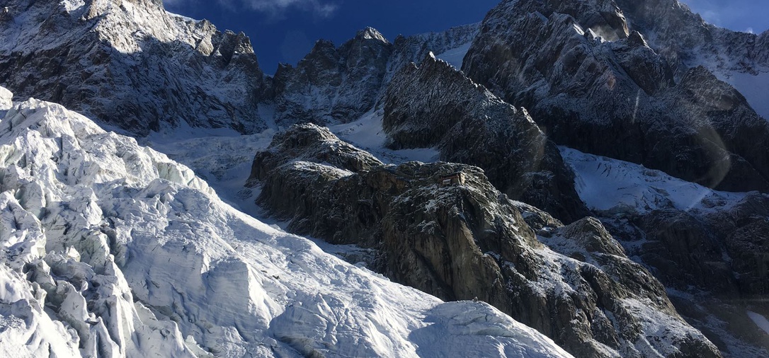 /media/huts/img/rifugio_boccalatte_piolti_grandes_jorasses_foto_renzo_cipriano_8.jpeg