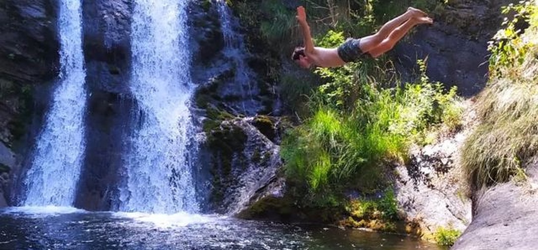 /media/huts/img/Tuffo_cascata_.jpg