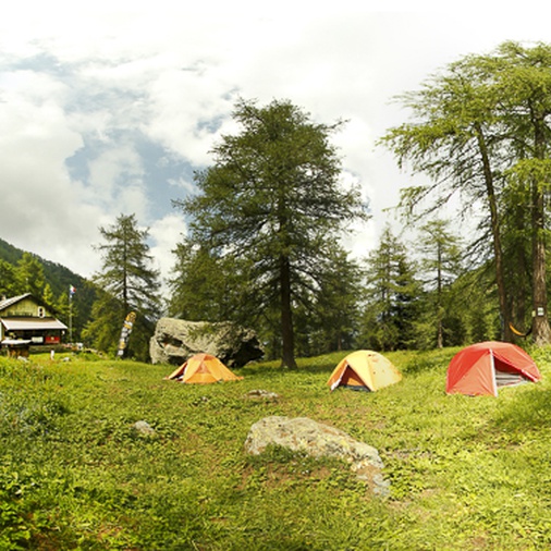 /media/huts/img/rifugio_toesca_val_susa_cai_torino_summer_2018_1.jpg