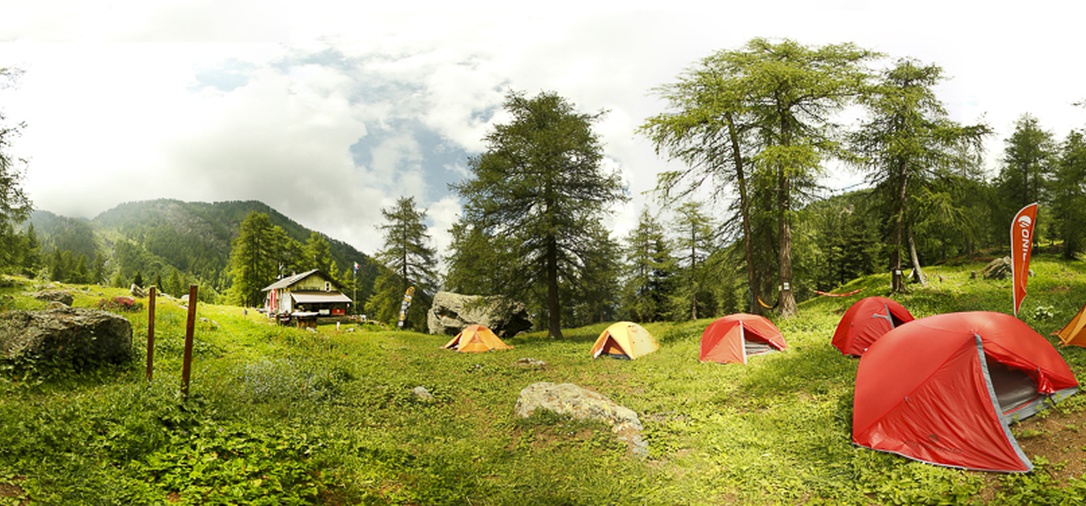 /media/huts/img/rifugio_toesca_val_susa_cai_torino_summer_2018_1.jpg