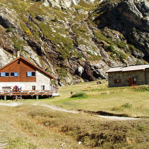 /media/huts/img/Rifugio_scarfiotti.jpg