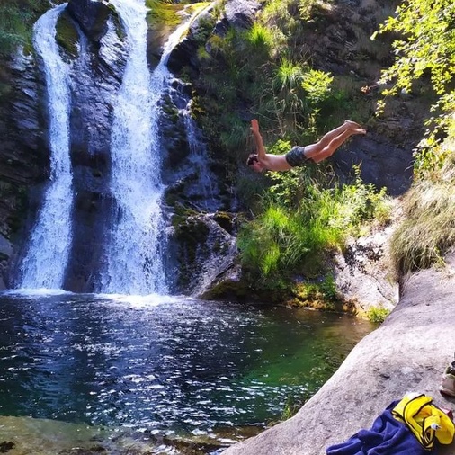 /media/huts/img/Tuffo_cascata_.jpg
