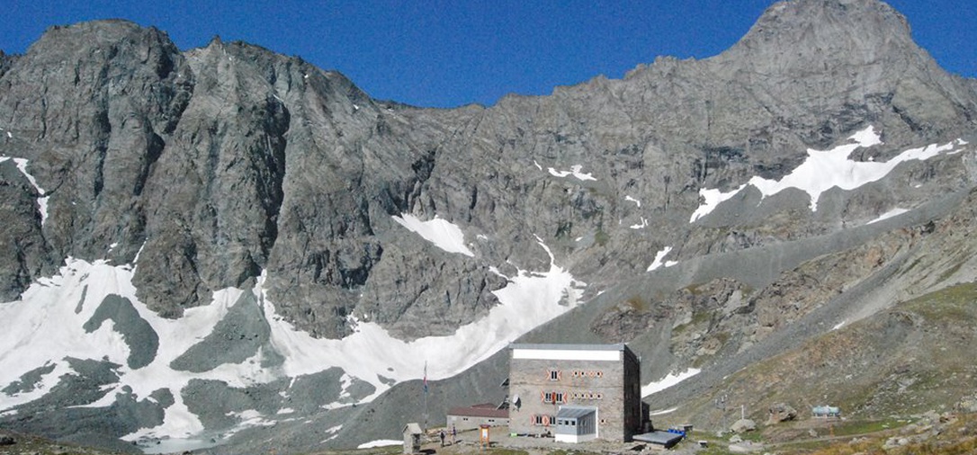 /media/huts/img/rifugio_gastaldi_cai_torino_2.jpg