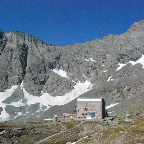 /media/huts/img/rifugio_gastaldi_cai_torino_2.jpg