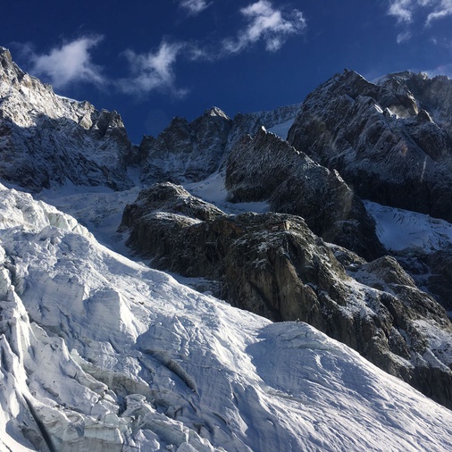 /media/huts/img/rifugio_boccalatte_piolti_grandes_jorasses_foto_renzo_cipriano_8.jpeg